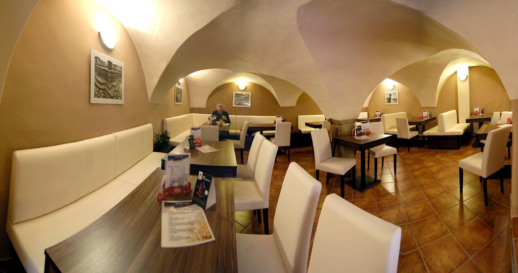 Fontana Pizzeria - Pension Ceske Budejovice Exteriér fotografie